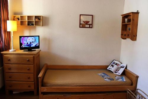 Телевизор и/или развлекательный центр в Résidence Zenith - 2 PIECES POUR 6 PERSONNES IDEALEMENT PLACE EXPOSE SUD MAE-7477