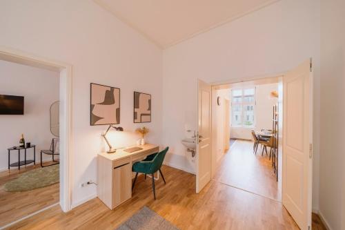 Ένα ή περισσότερα κρεβάτια σε δωμάτιο στο Homely Berlin - Chic Flat, City View, Subway, Café, River