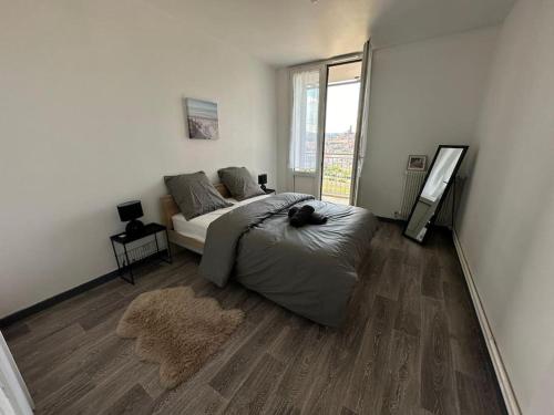 Appartement T3 64m2 avec Balcon, vue sur le centre historique, WI-FI et PARKING GRATUIT