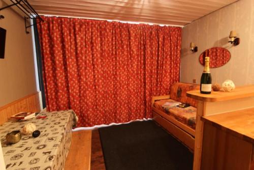 Résidence Serac - CHARMANT STUDIO POUR 3 PERSONNES BIEN EQUIPE AVEC BALCON EXPOSE SUD MAE-7774