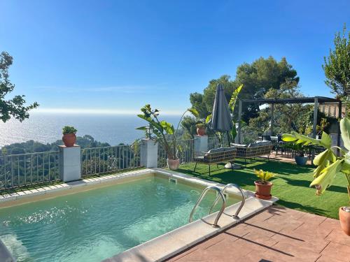 Bazén v ubytovaní SeaHomes Vacations, LA CASA BLUE Mediterranean Lifestyle alebo v jeho blízkosti