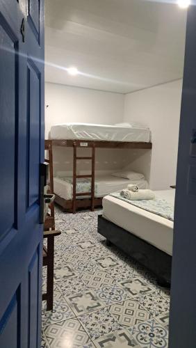 a room with two bunk beds and a tile floor at Olas Del Caribe in San Andrés
