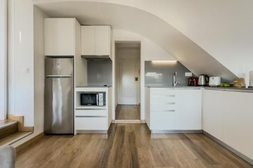 Duplex penthouse with 2 terraces and Cathedral views, just 1 minute to Plaza Catalunya