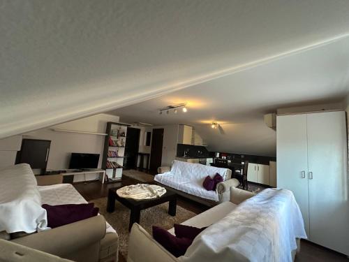 Foto 4F Attic Prishtina Central Apartment 1