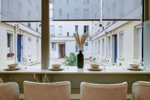 Place de la Nation Cozy 2BD Duplex