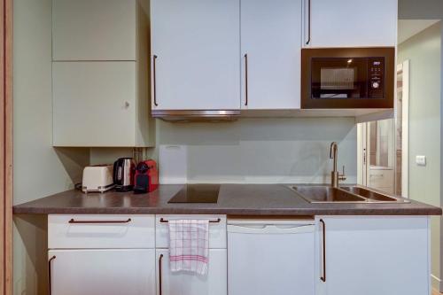 Place de la Nation Cozy 2BD Duplex