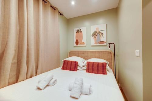 Place de la Nation Cozy 2BD Duplex
