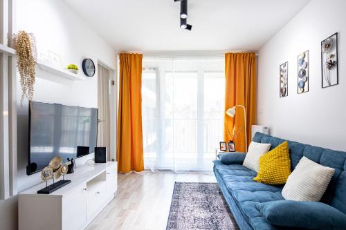 Central - Balcony - Brand NEW - Sunny