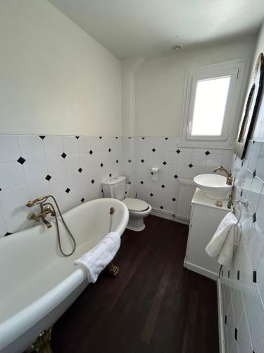 Photo de la galerie de l'établissement Le Logis Chartrain, à Chartres