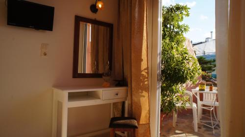 a room with a mirror and a table with a chair at Idi in Agia Galini