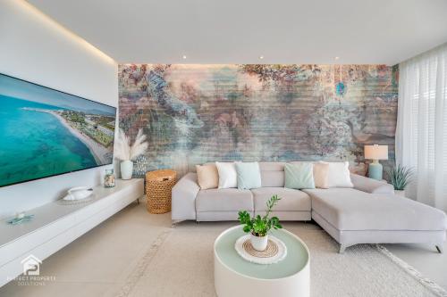 Edge Luxury Beachfront 3BR, 3 pools, spa, gym
