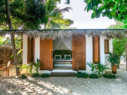 a house on the beach with a resort at Muita Paz in Atins
