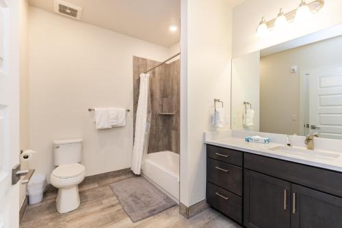 Ένα μπάνιο στο Clearwater Lofts #104 Building 3 by Summit County Mountain Retreats