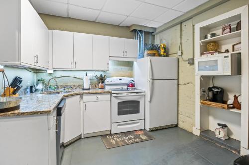 a kitchen with white appliances and white cabinets at Dallas Farmers Market Apartment, Just right in Downtown DALLAS TX Perfect Place in Dallas