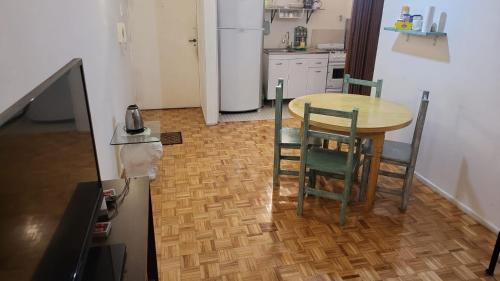 a kitchen with a table and chairs and a refrigerator at Genial con excelente ubicación in Buenos Aires