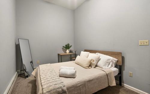 Gallery image of Cozy up with me! Longer stays! Free parking in Troy