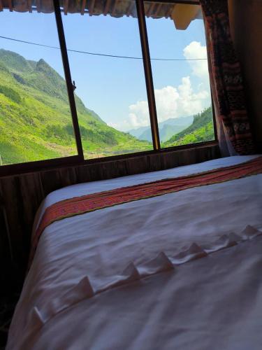 Pemandangan gunung umum atau pemandangan gunung yang diambil dari homestay