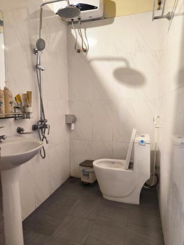 Bilik mandi di Xúa Vừ Homestay