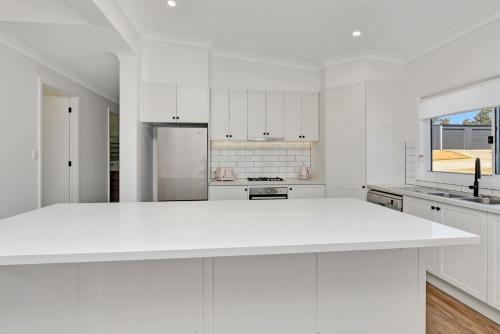 Una cocina o zona de cocina en Magpie Three- Two for Joy Estate. 2.5 Bathrooms sleeping 6