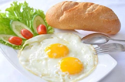Makanan di atau berdekatan hotel