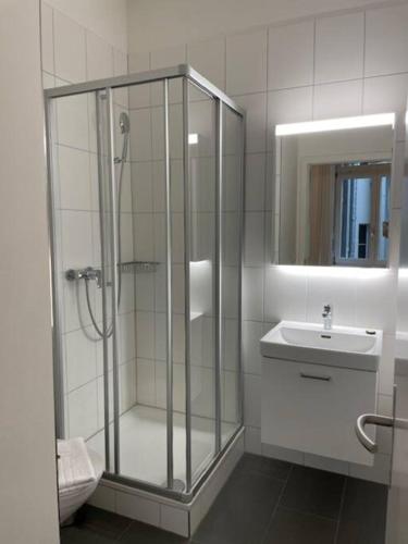 Elegant 2BR Apartment - Canal3