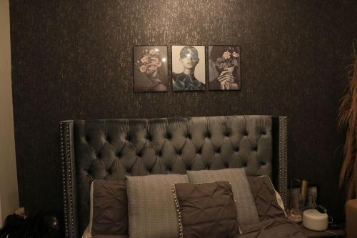 Postel nebo postele na pokoji v ubytování Modern minimalistic 3 bdr Apt Townhouse