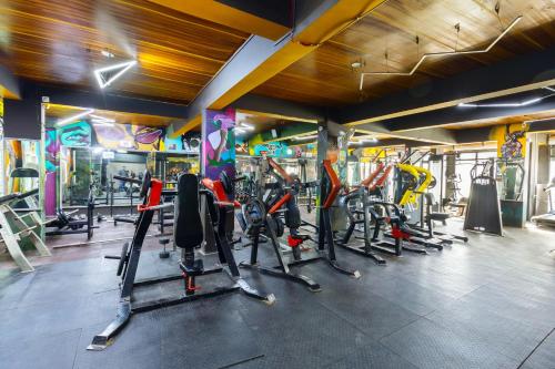 Das Fitnesscenter und/oder die Fitnesseinrichtungen in der Unterkunft Treebo Seventh Heaven Kukatpally