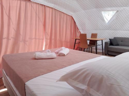 Postel nebo postele na pokoji v ubytování Glamping Machakhela 2