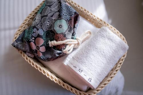 a basket with a tie and a napkin in it at Between mountains B&B in Jian