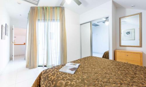 a hotel room with a bed and a mirror at Ona Hollywood Mirage in Los Cristianos