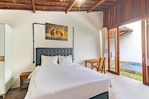 Ένα ή περισσότερα κρεβάτια σε δωμάτιο στο Mangrove Bali Villa