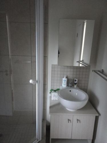 Ένα μπάνιο στο Stunning apartment in Sandton