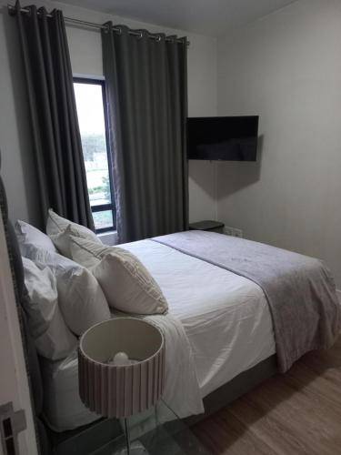 Ένα ή περισσότερα κρεβάτια σε δωμάτιο στο Stunning apartment in Sandton