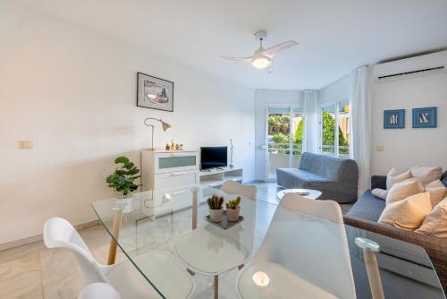 Carihuela Torremolinos with Pool and free Parking 5 m Beach