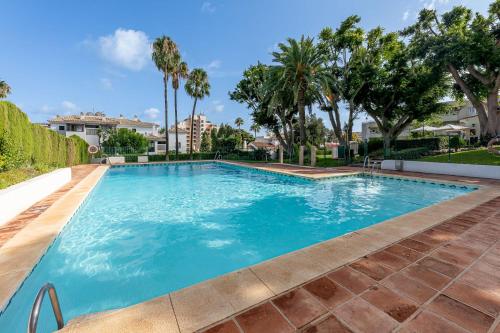 Carihuela Torremolinos with Pool and free Parking 5 m Beach