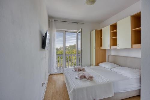 Postel nebo postele na pokoji v ubytování Apartments Grozdana