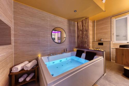 Photo de la galerie de l'établissement Mood by S&D Room Luxury, à Villeneuve-Saint-Georges