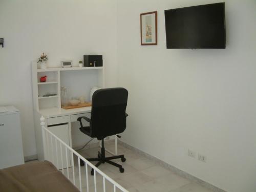 a black chair sitting in a room with a desk at GioCla in Cassino