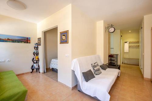 Perfect location, beach 50 m away and pool