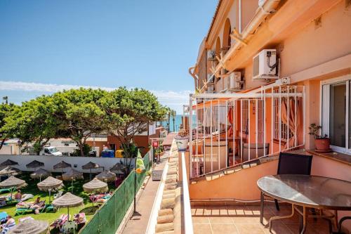 Perfect location, beach 50 m away and pool