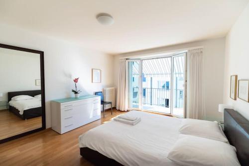 2 BR apartment close to lake - D2
