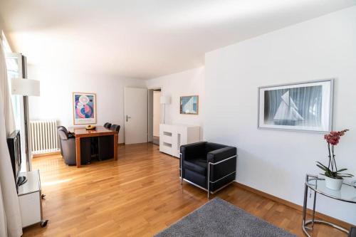 2 BR apartment close to lake - D2