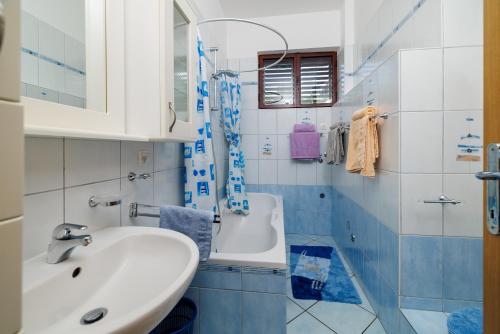 TANJA Apartment with nice sea view near beach