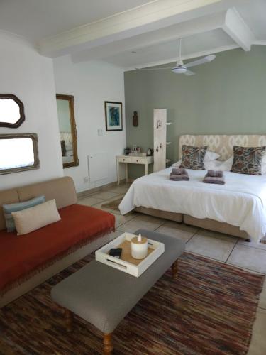 Postel nebo postele na pokoji v ubytování Stannards Guest Lodge 4 Star B&B, Knysna