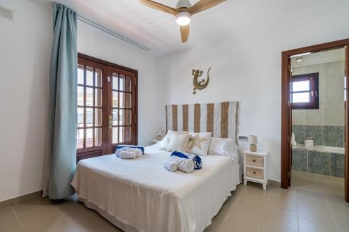VillaBlanca Mar Private Pool in a Charming Retreat of Serenity