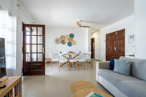 VillaBlanca Mar Private Pool in a Charming Retreat of Serenity
