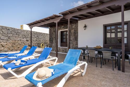 VillaBlanca Mar Private Pool in a Charming Retreat of Serenity