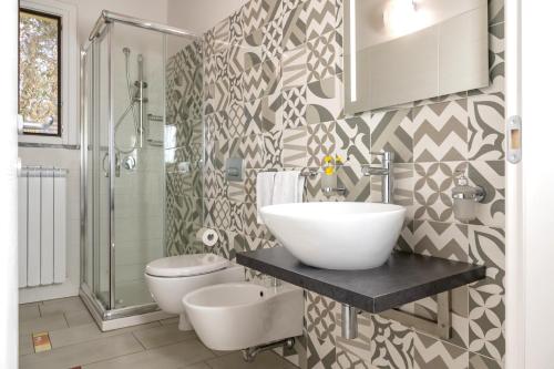 a bathroom with a sink and a toilet at Azienda Agrituristica Bergi in Castelbuono
