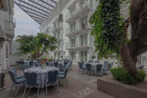 a courtyard with tables and chairs in a building at Presidente InterContinental Puebla by IHG in Puebla