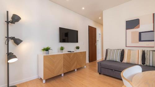 Homely 2BDR Apartment with Terrace by LovelyStay
